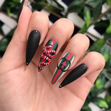 gucci snake nails